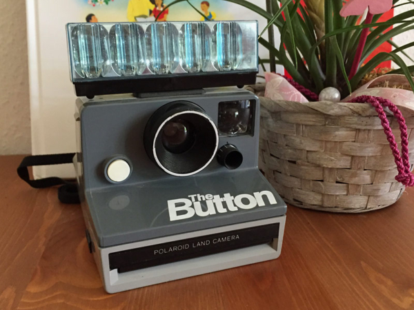 Polaroid Land 600 «The Button»