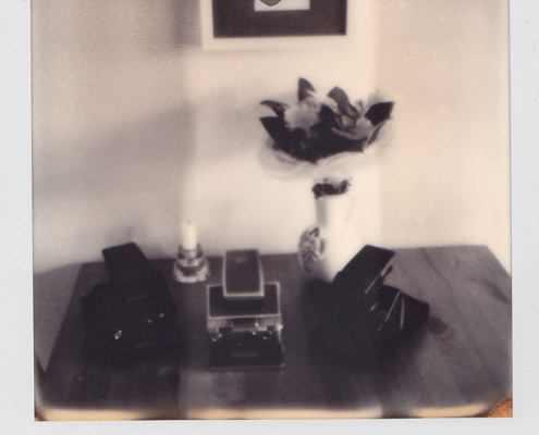 Polaroidfoto Tisch mit Kameras SW