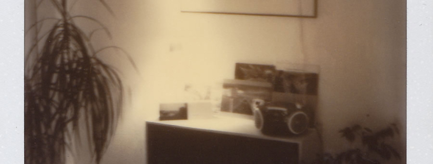 Polaroidfoto Wohnzimmer mit Radio SW