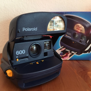 Polaroid 600 blau mit Blitz