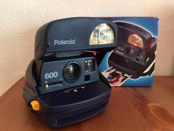 Polaroid 600 blau mit Blitz